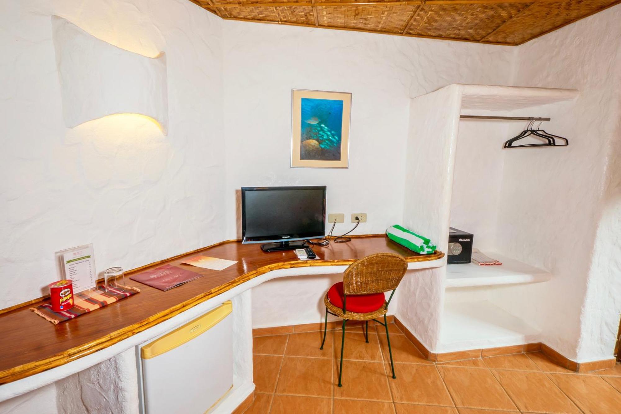 Atlantis Dive Resort Puerto Galera Habitación foto